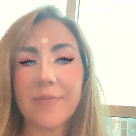 Poshmark profile picture for @kiyo